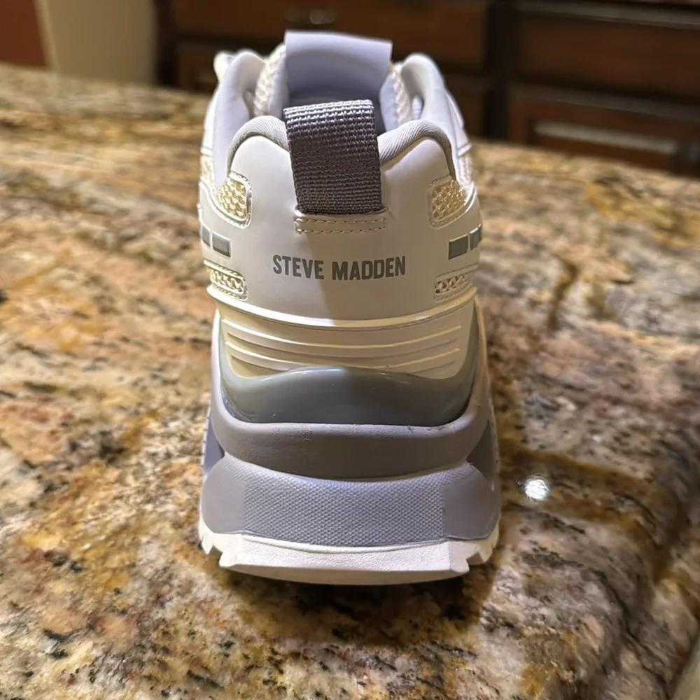 Steve Madden Fenixx Grey Multi.